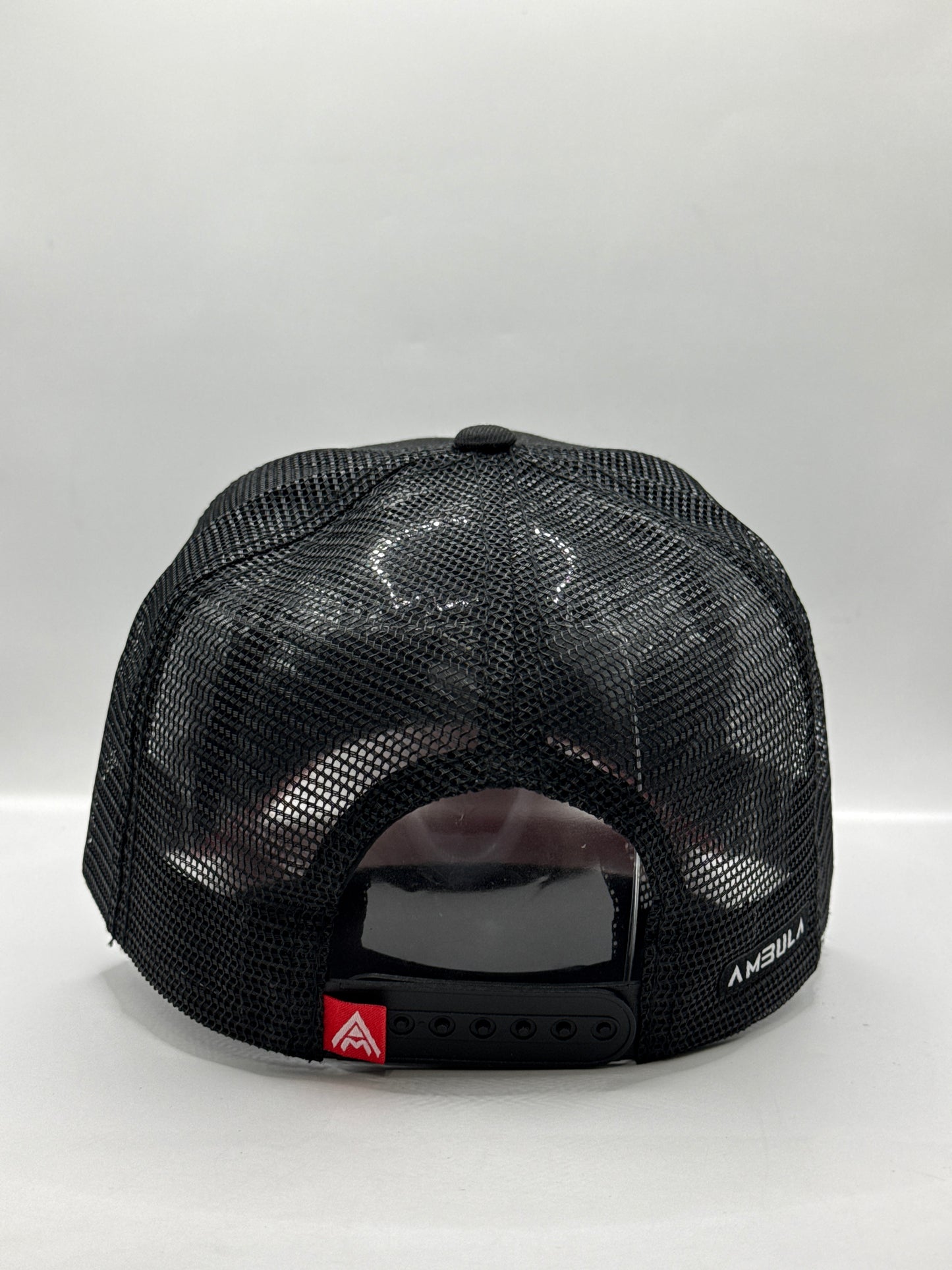 Gorra / Jockey AMBULA - Edición "DEUS Black Out" (Negro & Rojo)