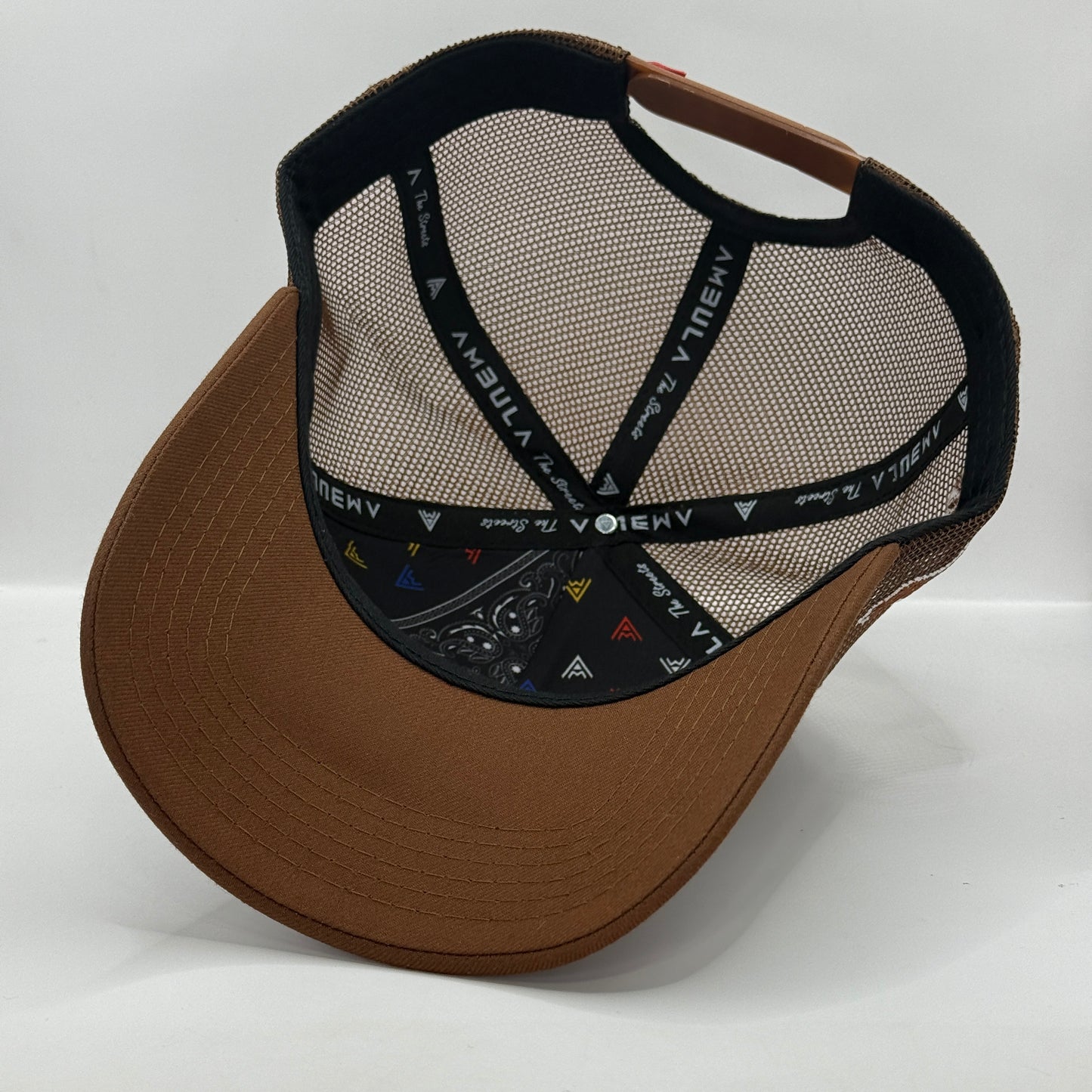 Gorra Trucker AMBULA - Edición "LOGO CLÁSICO" (Marrón Oscuro & Blanco)