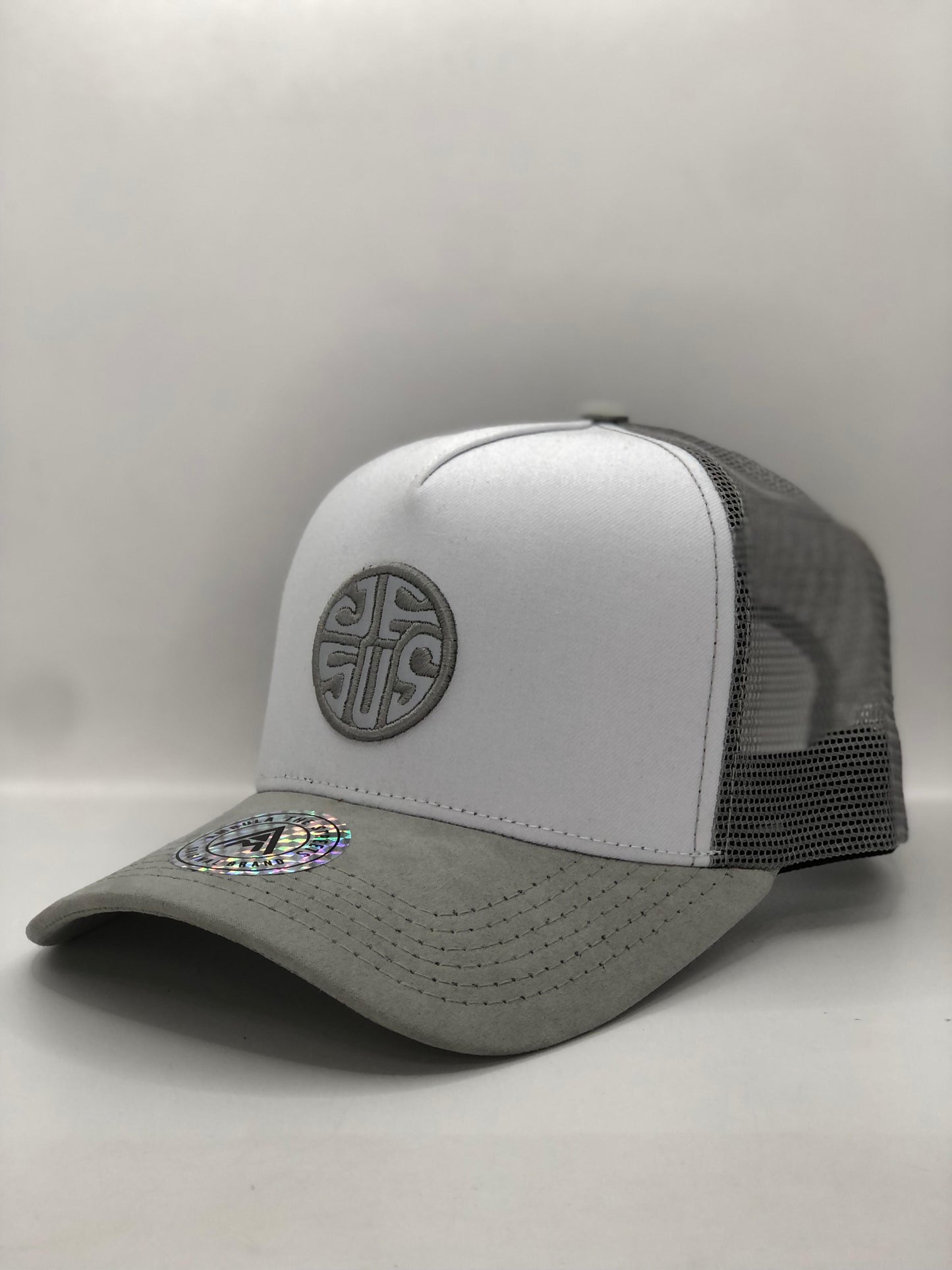Gorra Jockey AMBULA - Edición "JESUS Suede" (Blanco & Gris)