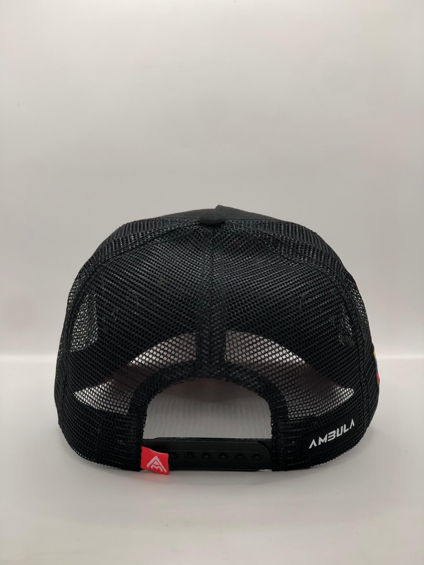 Gorra Jockey AMBULA - Edición "VZLA BOLD" (Negro & Blanco)