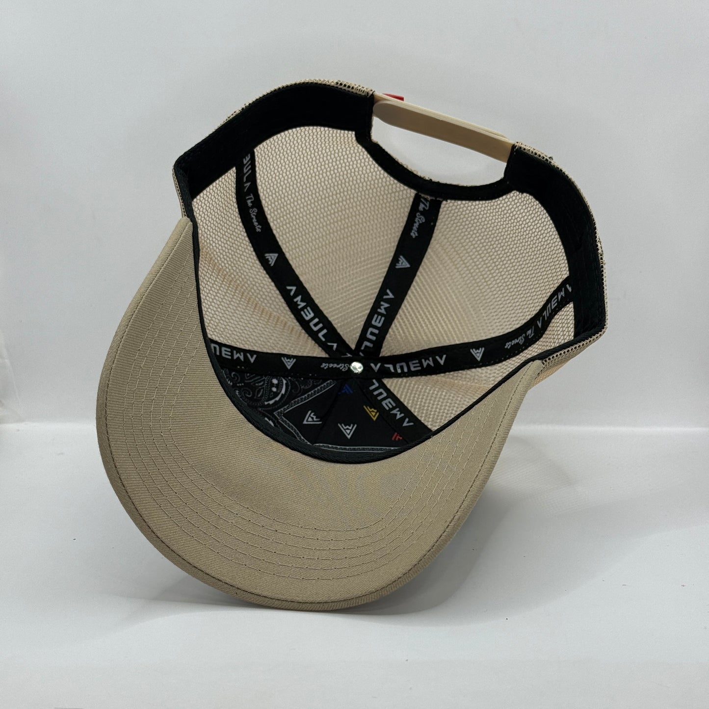 Gorra Trucker AMBULA - Edición "BUCKS BUNNY" (Negro, Beige & Amarillo)