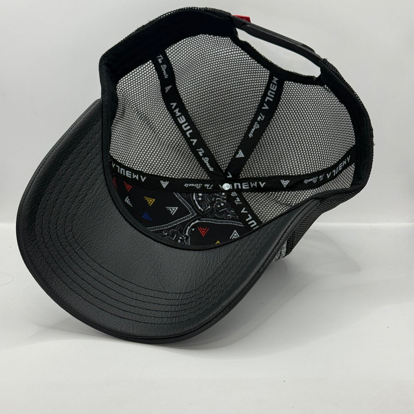 Gorra Trucker AMBULA - Edición "Textura Contraste" (Gris Jaspeado & Visera Símil Cuero Negra)