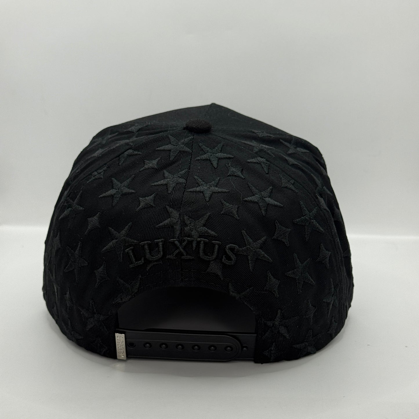 Gorra LUXUS - Drop N.3 "L-STAR" (Blackout Diamantes) ⭐