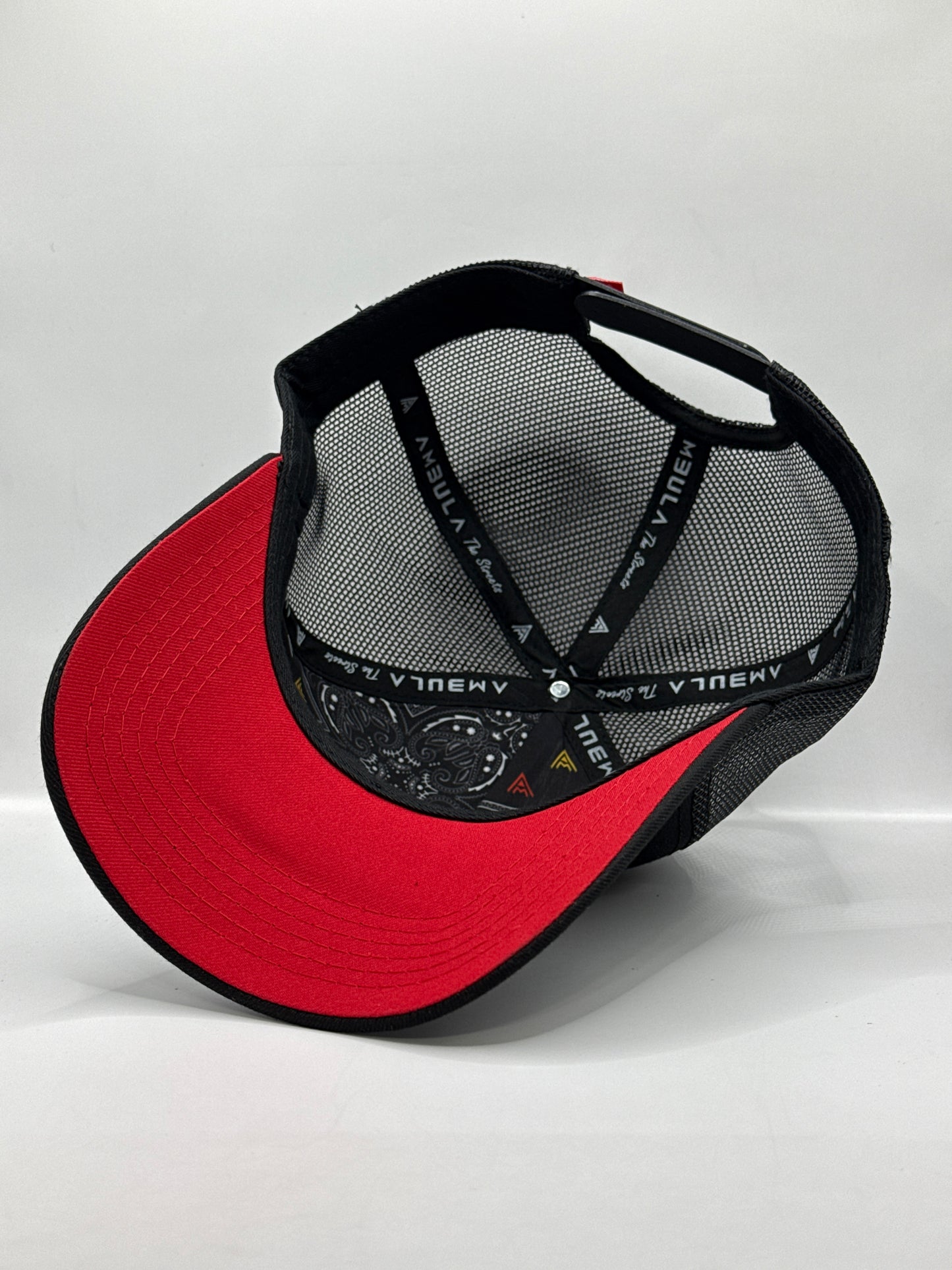 Gorra / Jockey AMBULA - Edición "DEUS Black Out" (Negro & Rojo)