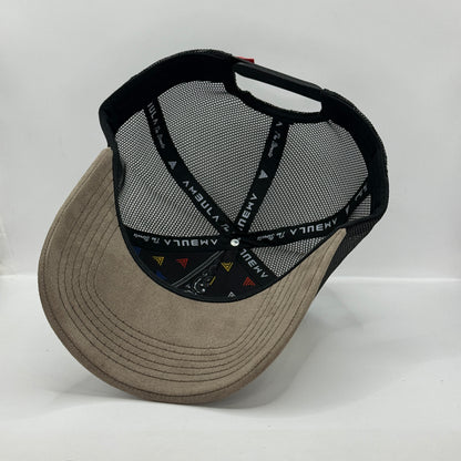 Gorra Trucker AMBULA - Edición "LEÓN DE JUDÁ / FILIPENSES 4:13" (Crema, Taupe Suede & Negro)
