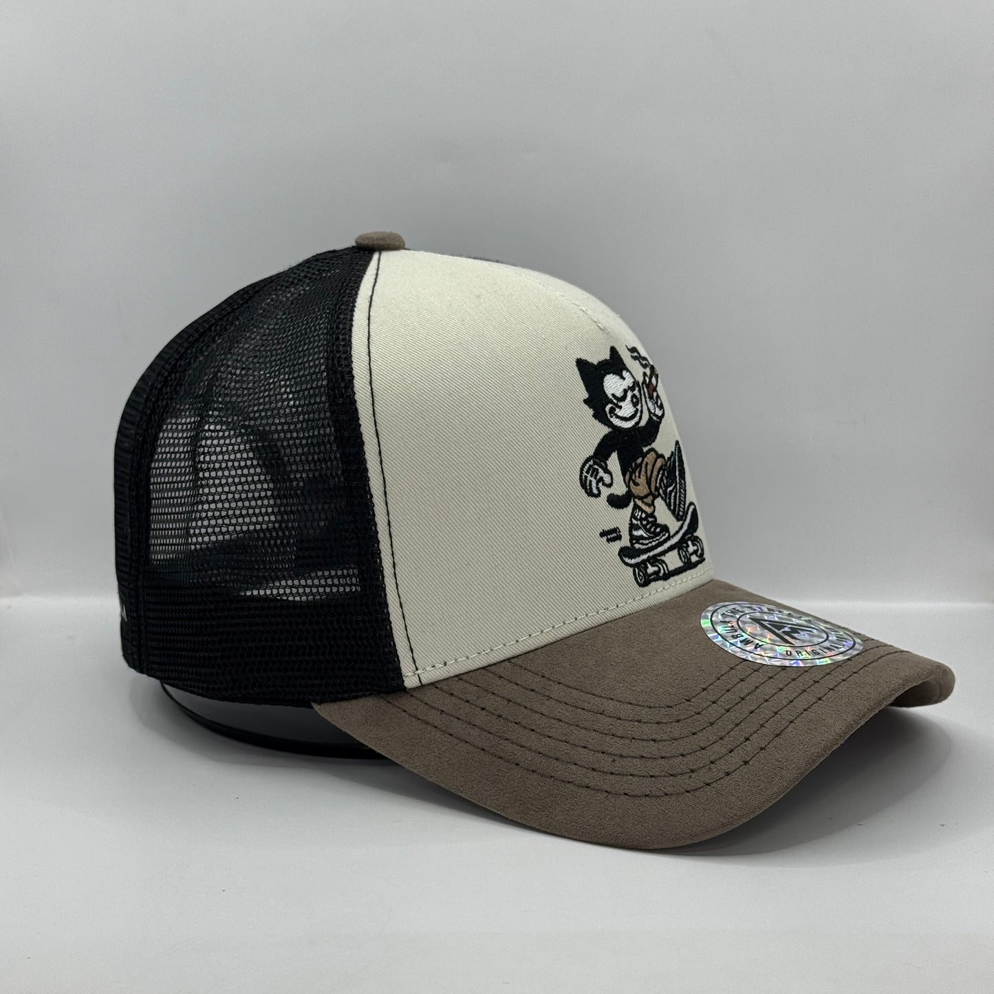 Gorra Trucker AMBULA - Edición "SKATER CAT" (Crema & Gris Suede)
