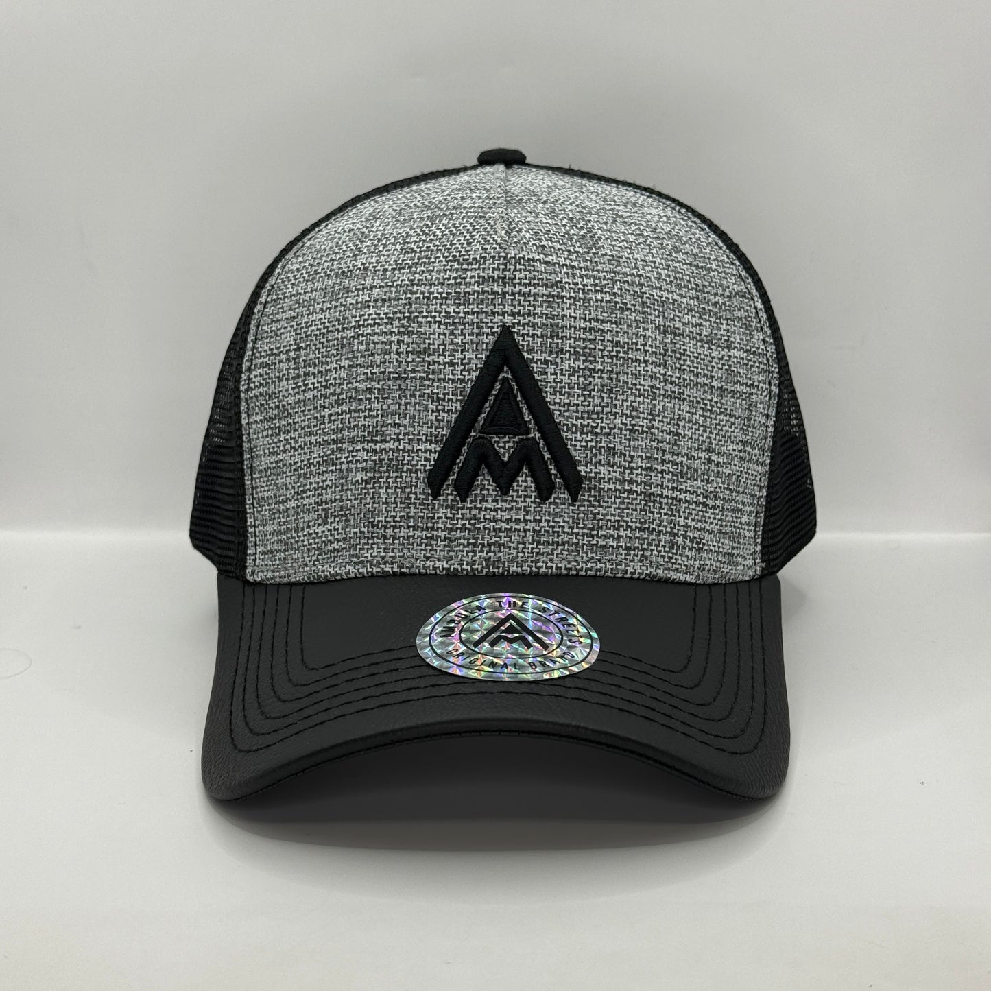 Gorra Trucker AMBULA - Edición "Textura Contraste" (Gris Jaspeado & Visera Símil Cuero Negra)