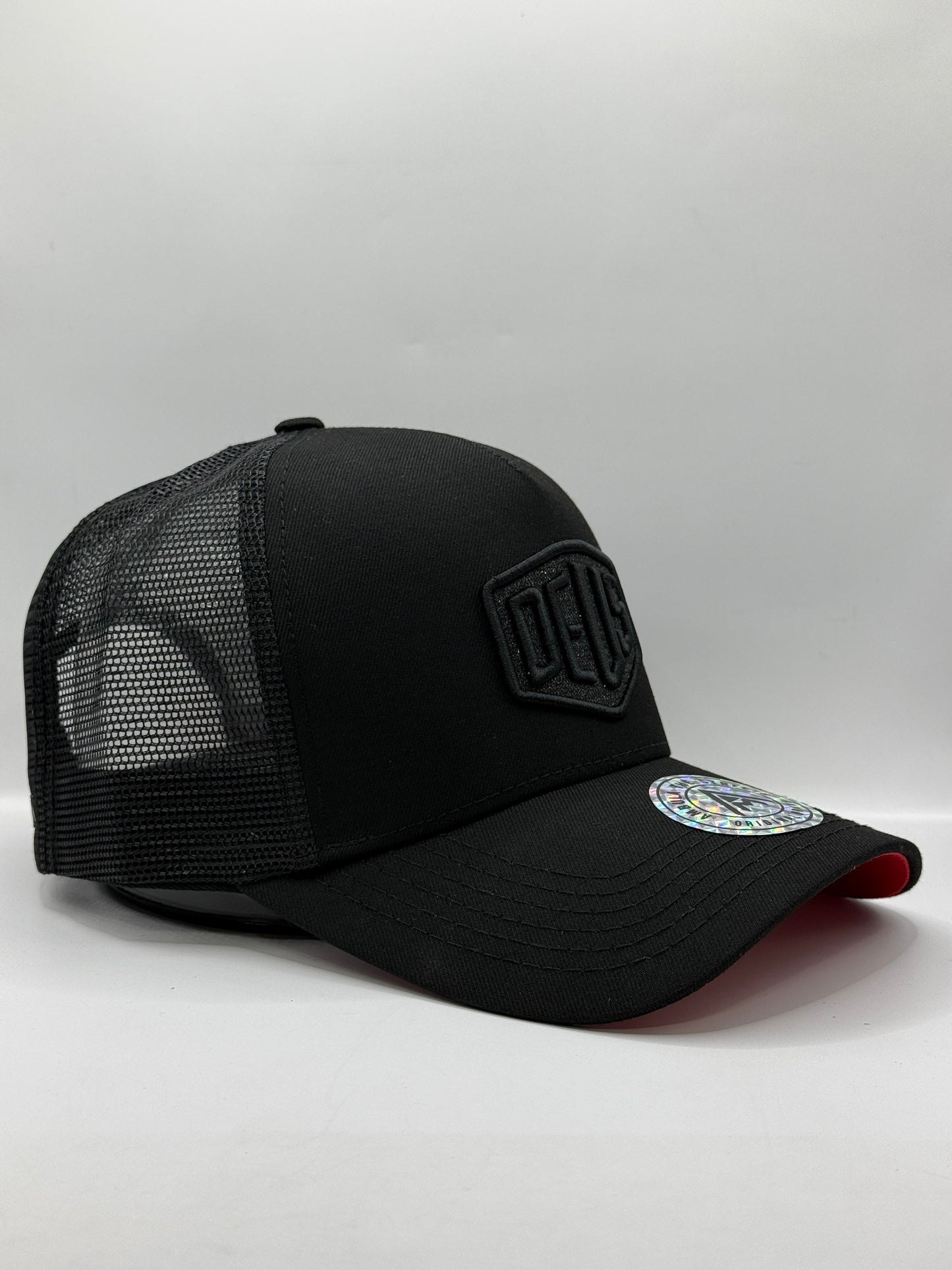 Gorra / Jockey AMBULA - Edición "DEUS Black Out" (Negro & Rojo)
