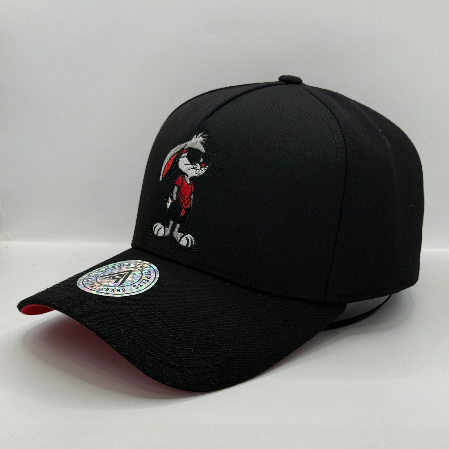 Gorra Snapback AMBULA - Edición "Chill. Bunny" (Negro & Rojo)
