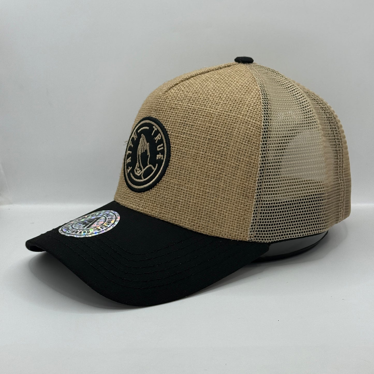Gorra Trucker AMBULA - Edición "FAITH TRUE / ORACIÓN" (Yute/Hessian & Negro)