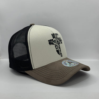 Gorra Trucker AMBULA - Edición "LEÓN DE JUDÁ / FILIPENSES 4:13" (Crema, Taupe Suede & Negro)