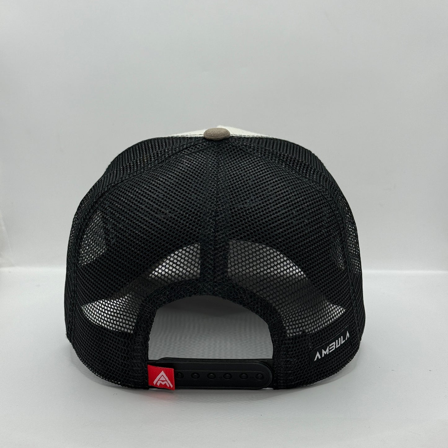 Gorra Trucker AMBULA - Edición "LEÓN DE JUDÁ / FILIPENSES 4:13" (Crema, Taupe Suede & Negro)