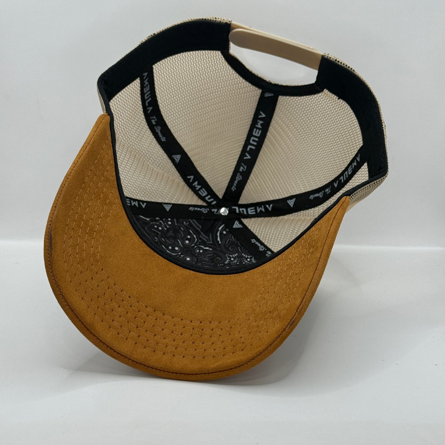 Gorra Trucker AMBULA - Edición "LOONEY TUNES" (Negro, Camel Suede & Beige)