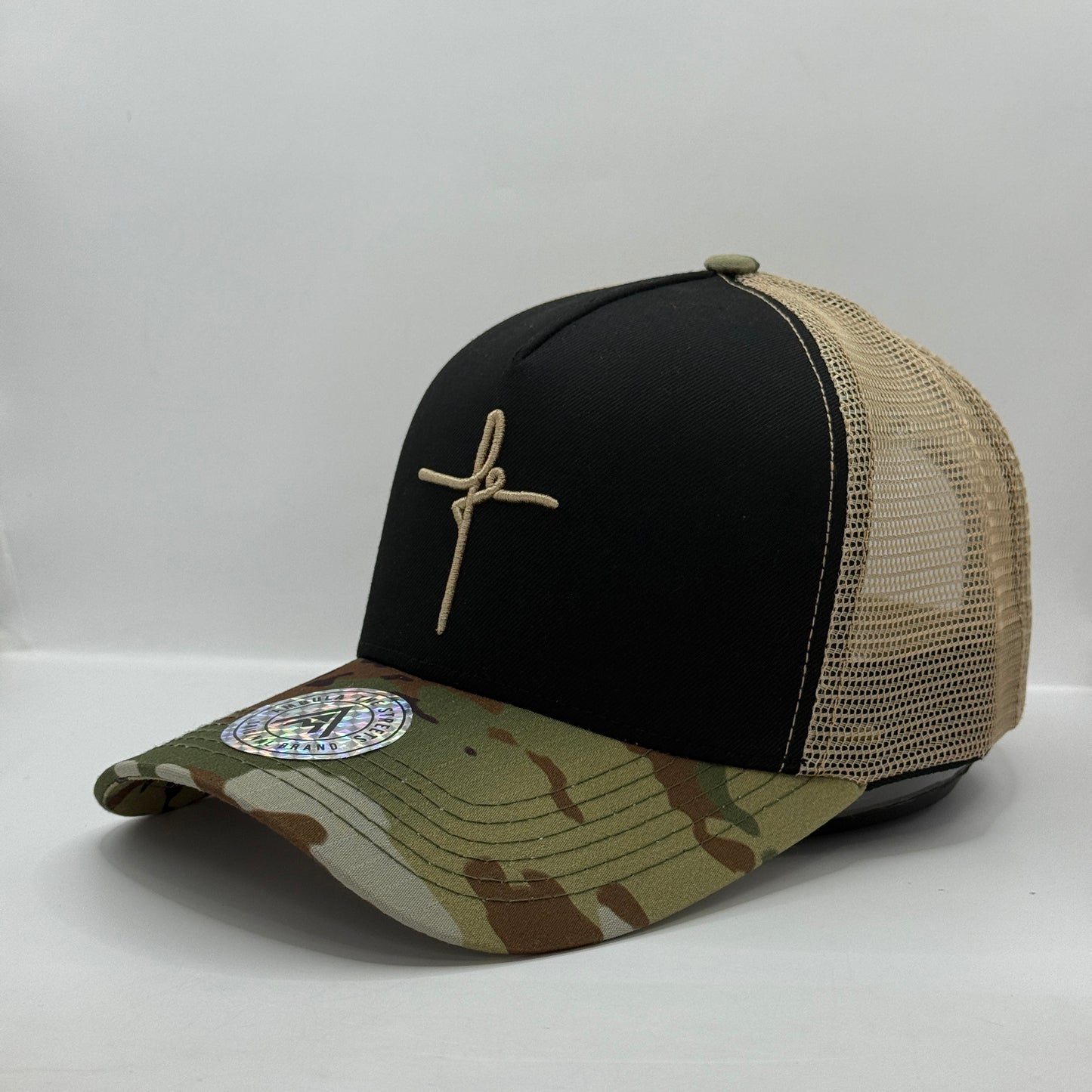 Gorra Trucker AMBULA - Edición "FE" (Negro, Camuflaje & Beige Desierto)