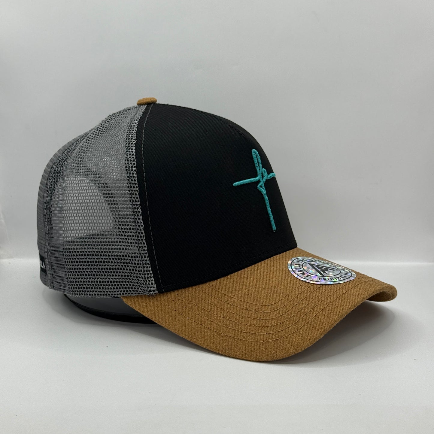 Gorra Trucker AMBULA - Edición "FE CURSIVA" (Negro, Camel & Gris)
