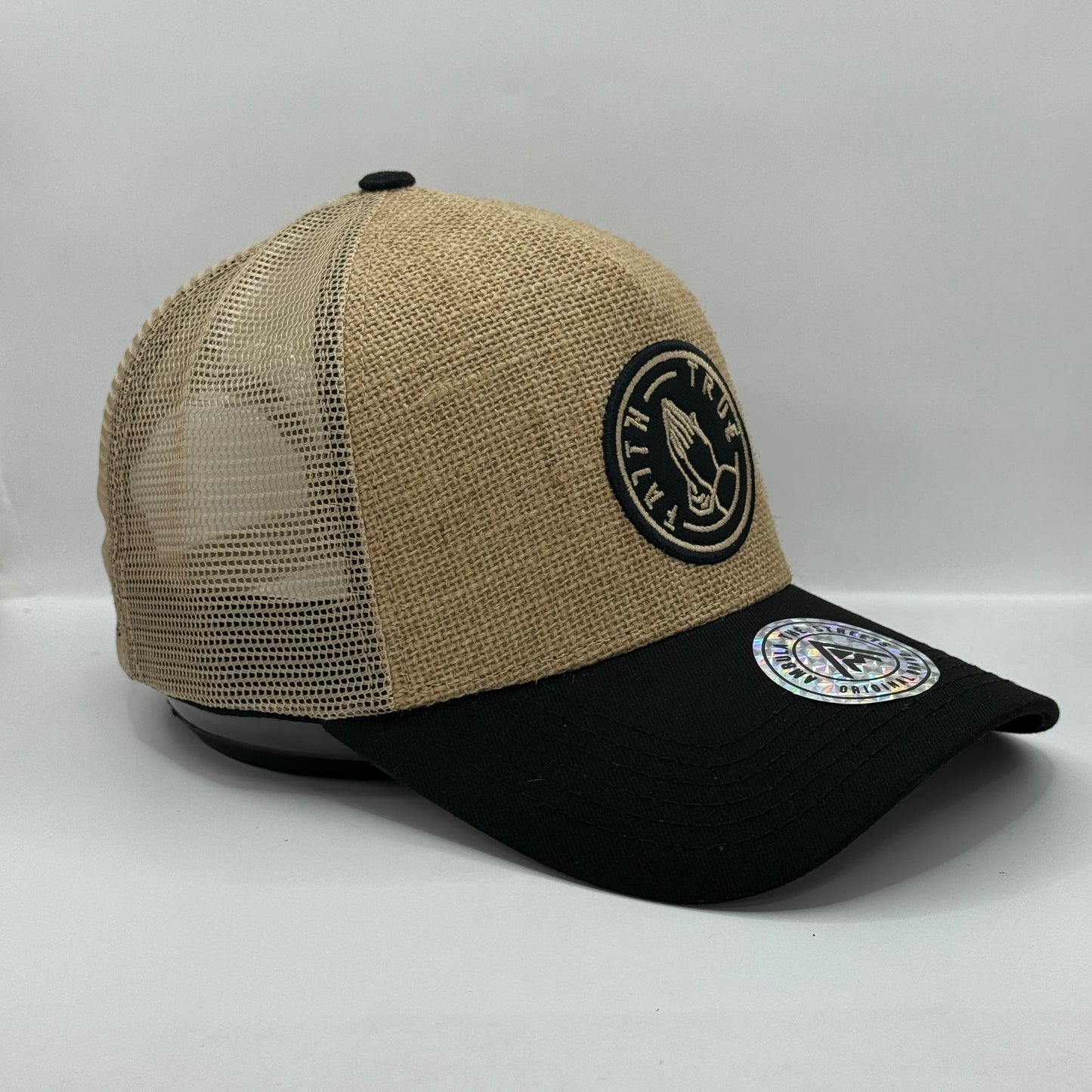Gorra Trucker AMBULA - Edición "FAITH TRUE / ORACIÓN" (Yute/Hessian & Negro)