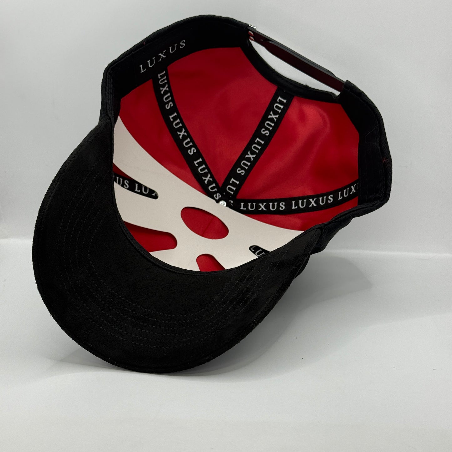 Gorra LUXUS BROKEN - Drop N.2 "LUXUS CLUB" (Negro & Rojo) 🕸️