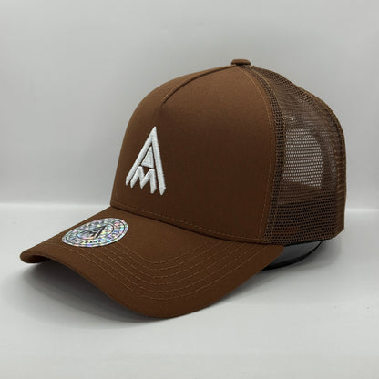 Gorra Trucker AMBULA - Edición "LOGO CLÁSICO" (Marrón Oscuro & Blanco)